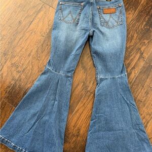 Wrangler Women's Classic Flare Jeans